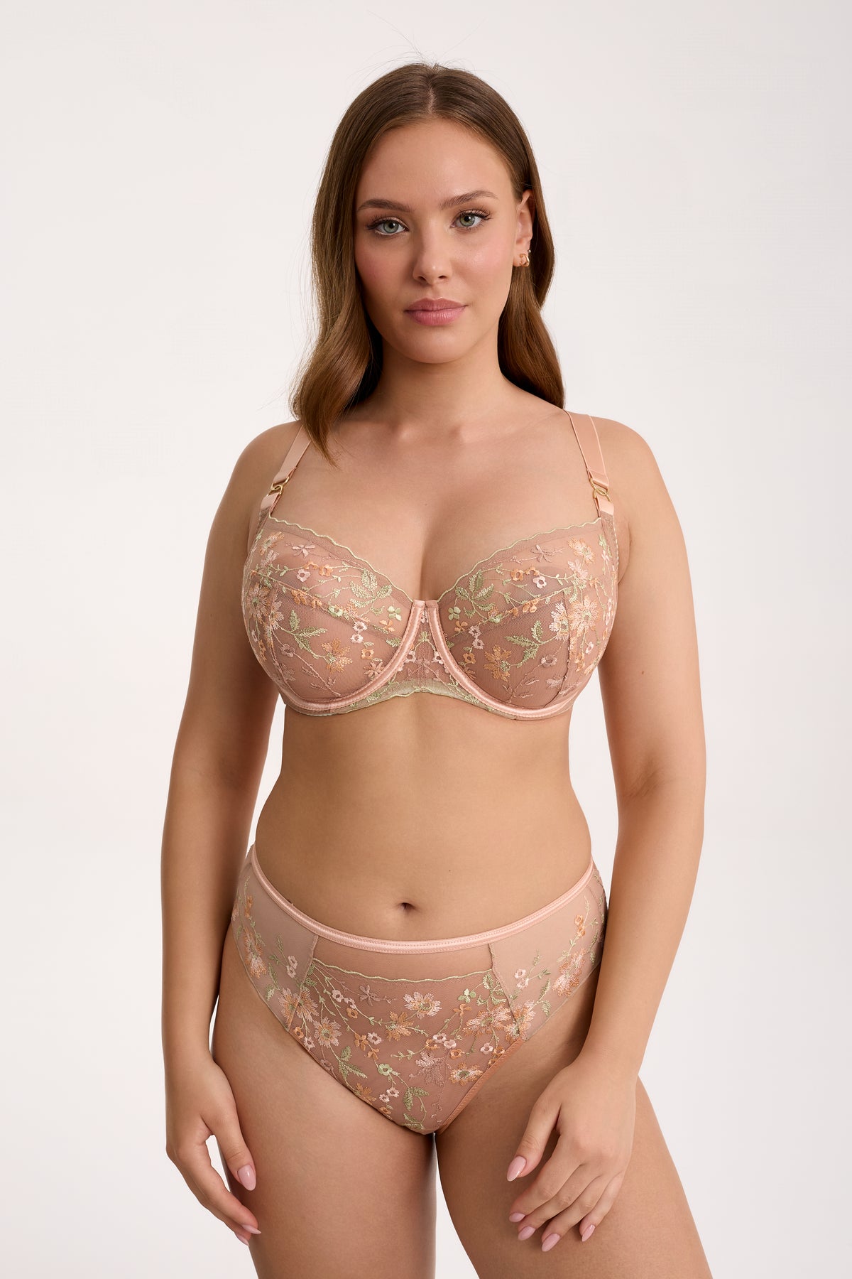 Biustonosz full cup z panelem bocznym Trini B104 - beżowy, praktyczny i elegancki